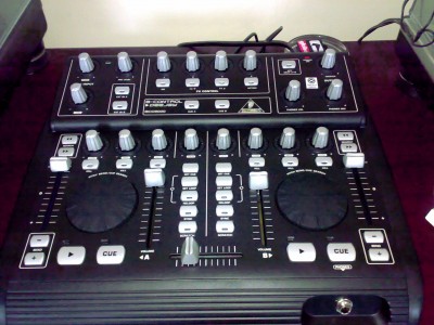 Behringer_BCD3000_B-Control_DeeJay.jpg