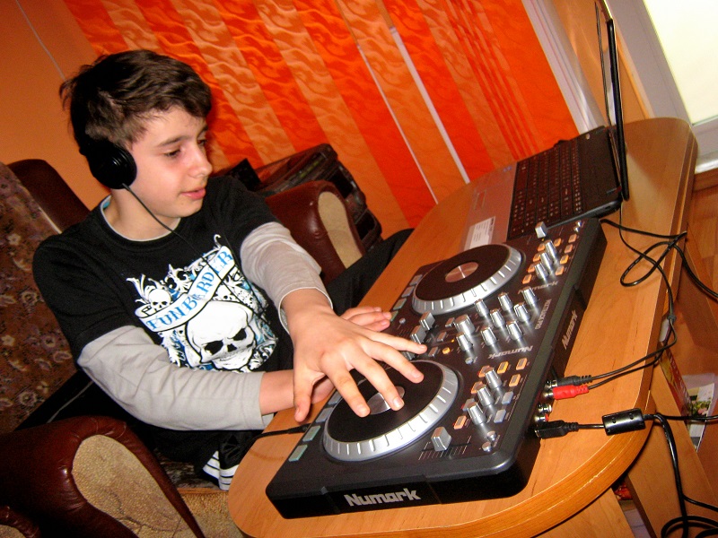 Dj.Alyn.jpg